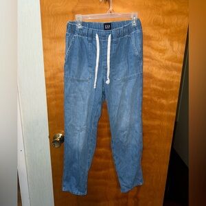 GAP Women’s Light Blue Relaxed Jeans